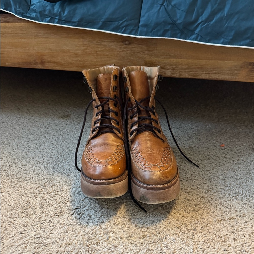 BedStu Elisha platform Boot Size 9.